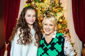 Jolie x Veve x Santa, Can't You Hear Me