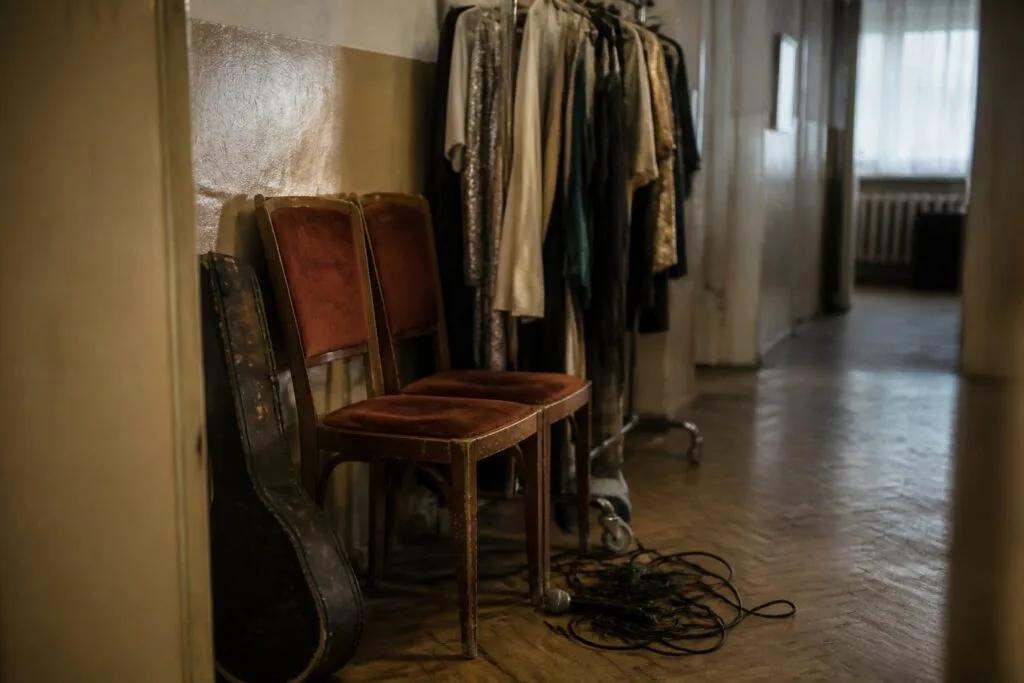 Interior cu recuzită și instrumente